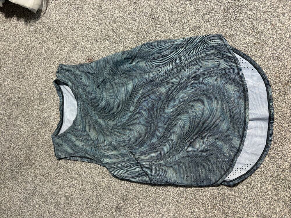 Lululemon womens 6 swirl tank